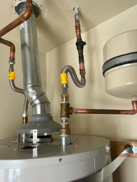 Water heater installation and plumbing repair in Pomeraug